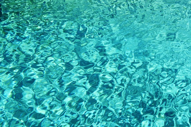 Čistá voda v bazénu